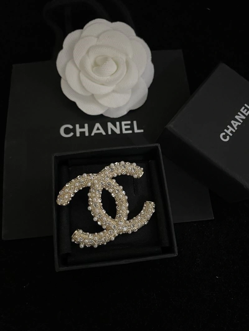 Chanel Brooches Snug 223158