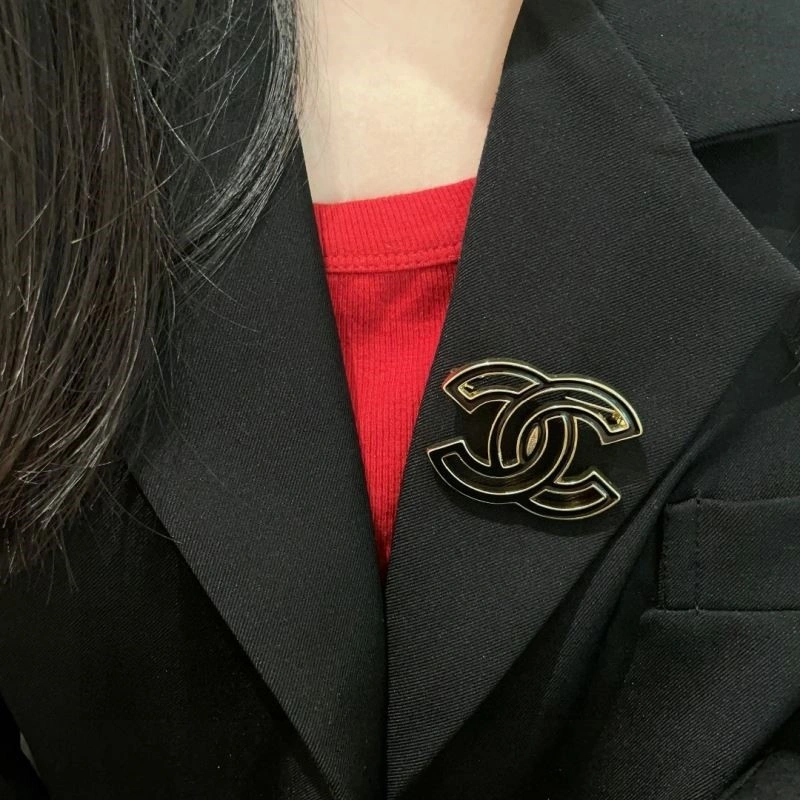 Chanel Brooches SmoothTexture 223176