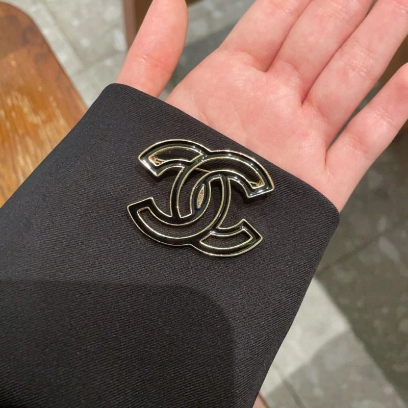 Chanel Brooches SmoothTexture 223176
