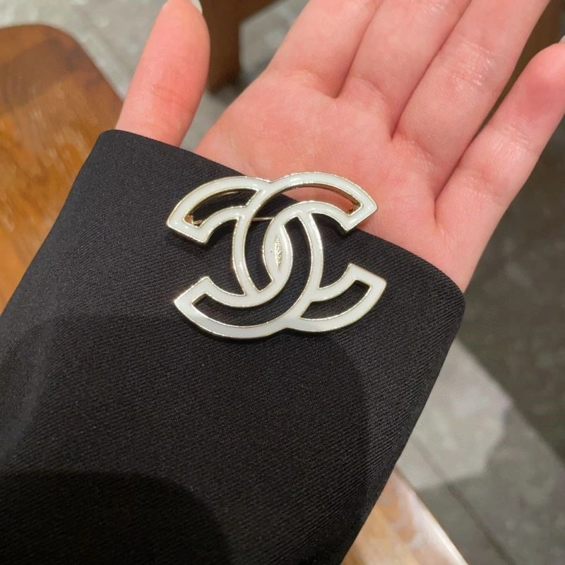 QuickDry Chanel Brooches 223155