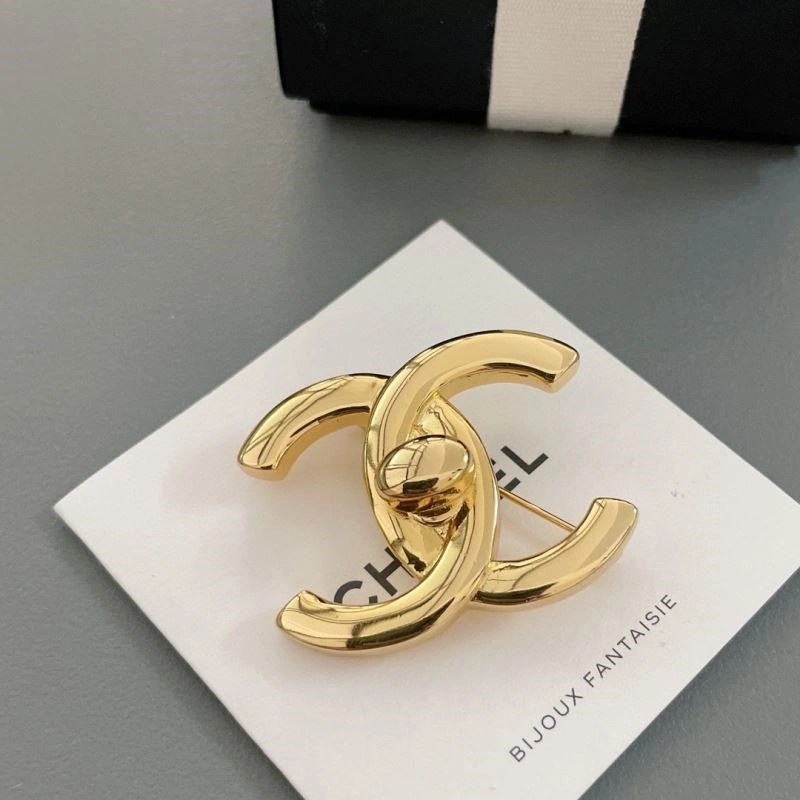 Stylish Chanel Brooches 223161