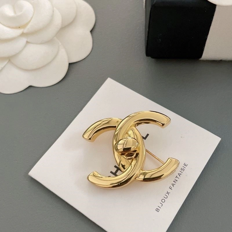 Stylish Chanel Brooches 223161