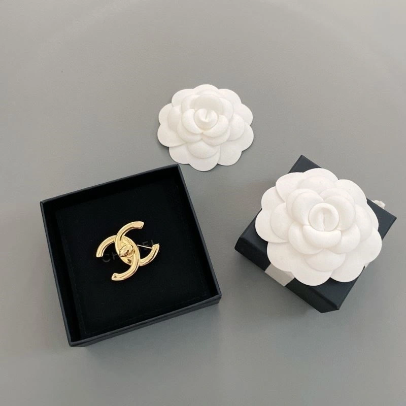 Stylish Chanel Brooches 223161