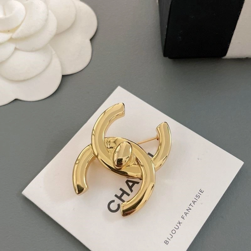 Stylish Chanel Brooches 223161