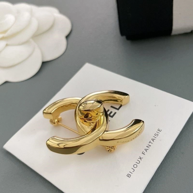 Stylish Chanel Brooches 223161