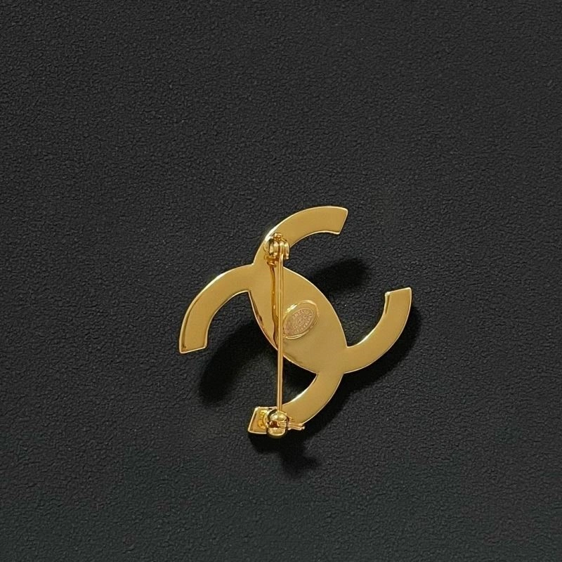 Stylish Chanel Brooches 223161