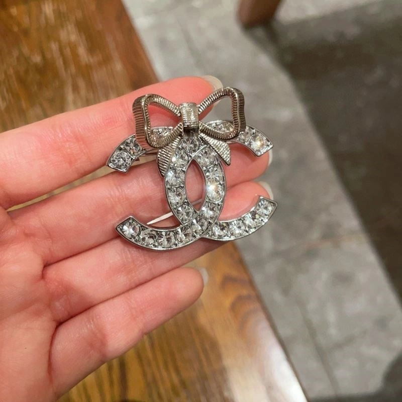 MultiPurpose Chanel Brooches 223152