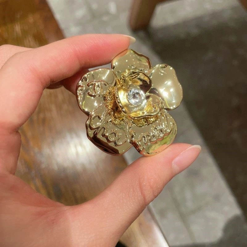 Chanel Brooches FashionForward 223148