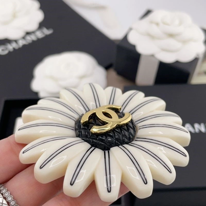 Chanel Brooches EasyMatch 223154