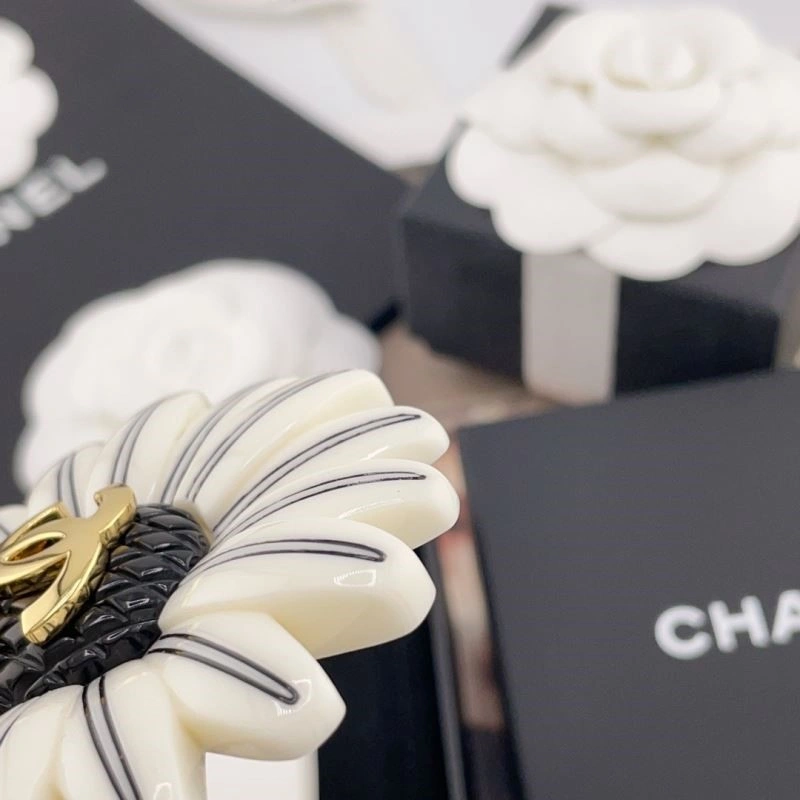Chanel Brooches EasyMatch 223154