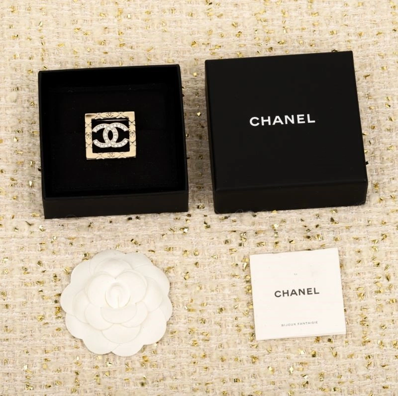 Classic Chanel Brooches 223149