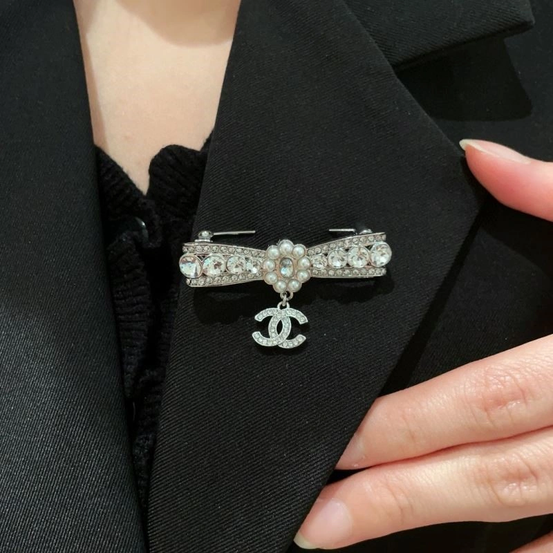 Chanel Brooches FreshLook 223130