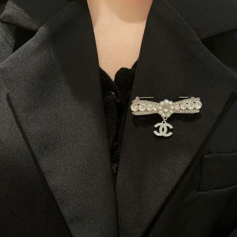 Chanel Brooches FreshLook 223130