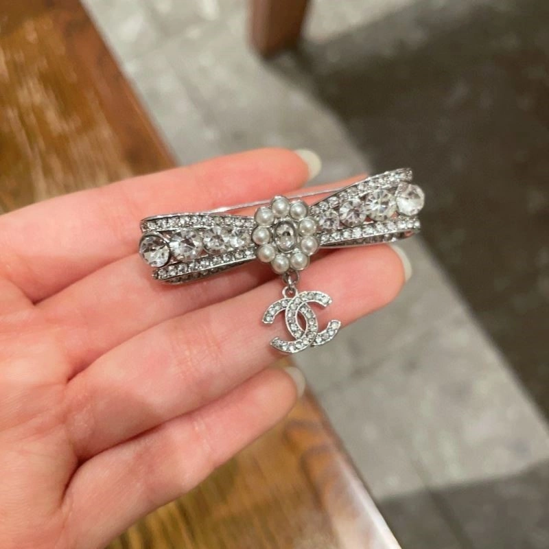 Chanel Brooches FreshLook 223130