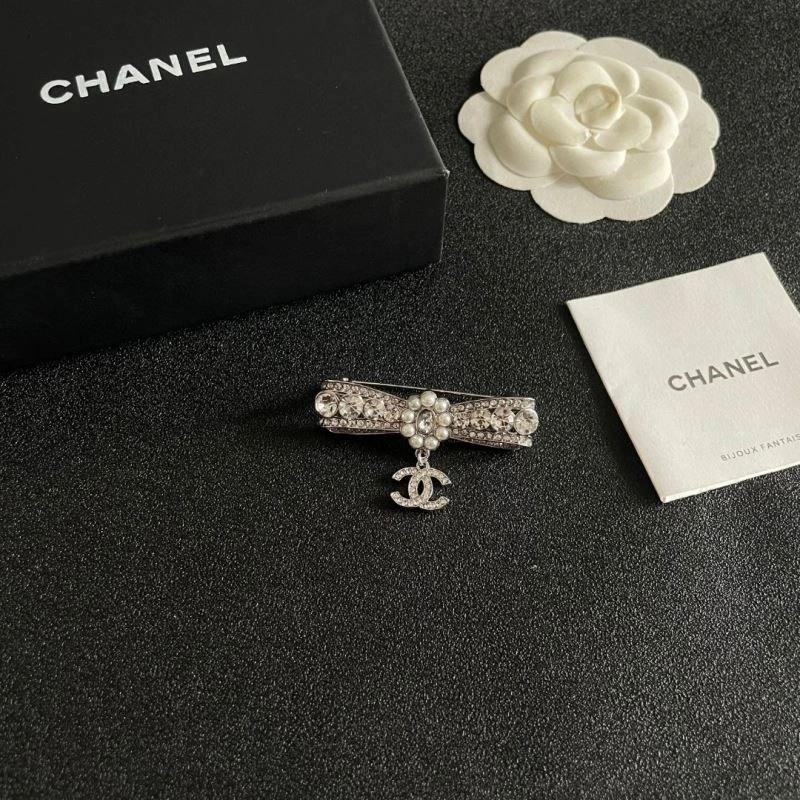 Chanel Brooches FreshLook 223130