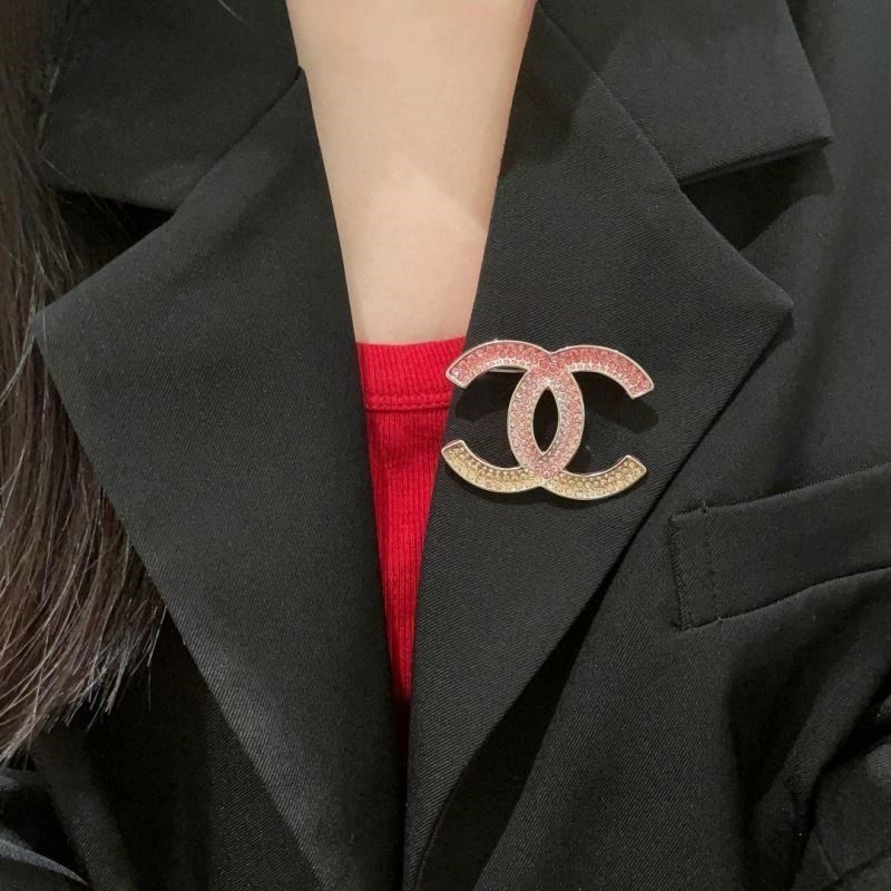 Unisex Chanel Brooches 223128