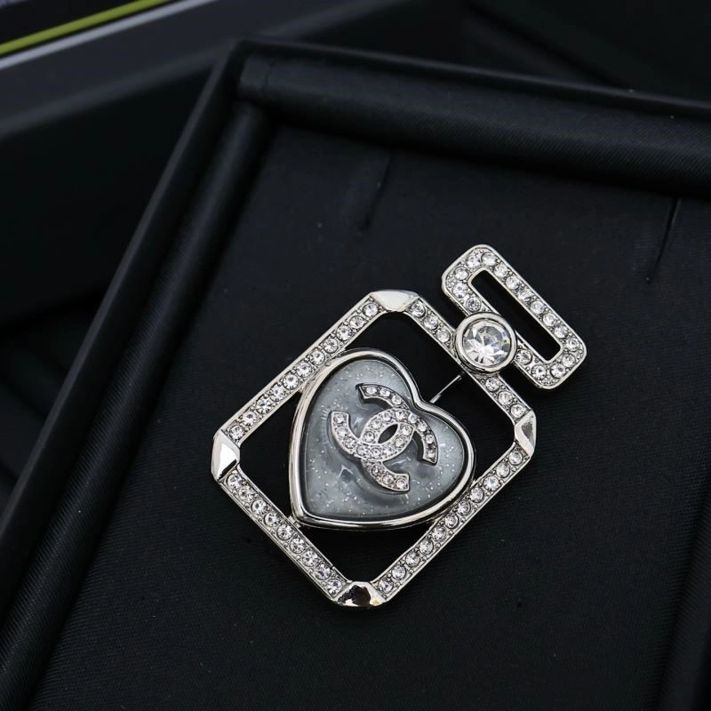 Tailored Chanel Brooches 223140