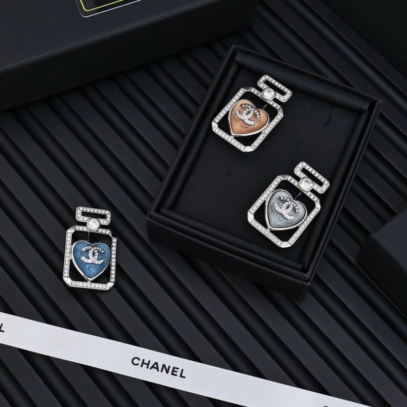 Tailored Chanel Brooches 223140