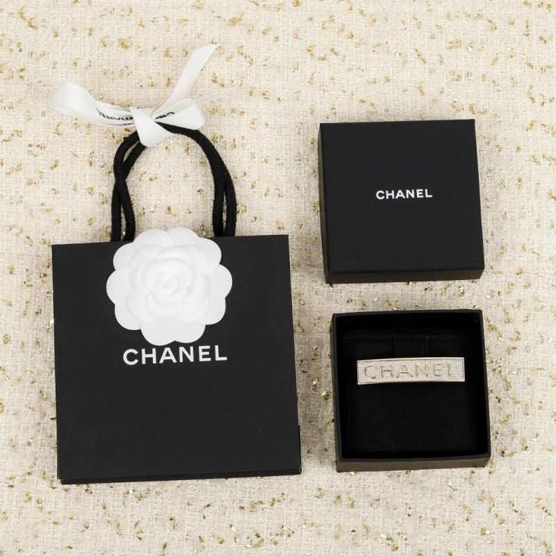 OnTrend Chanel Brooches 223116