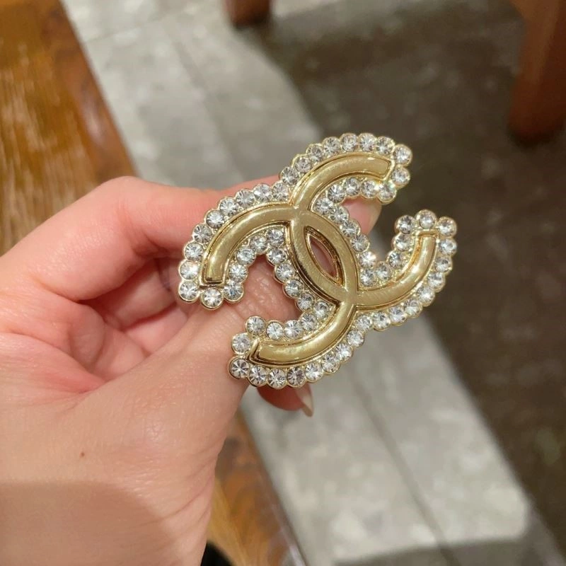 Chanel Brooches RelaxedFit 223120