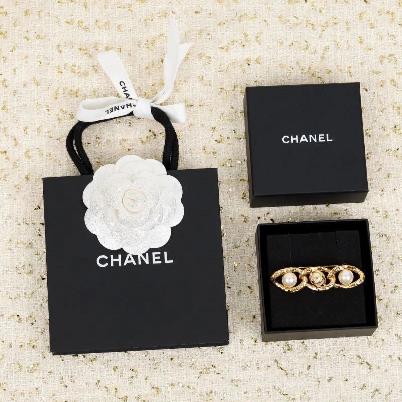 Chanel Brooches UrbanChic 223119