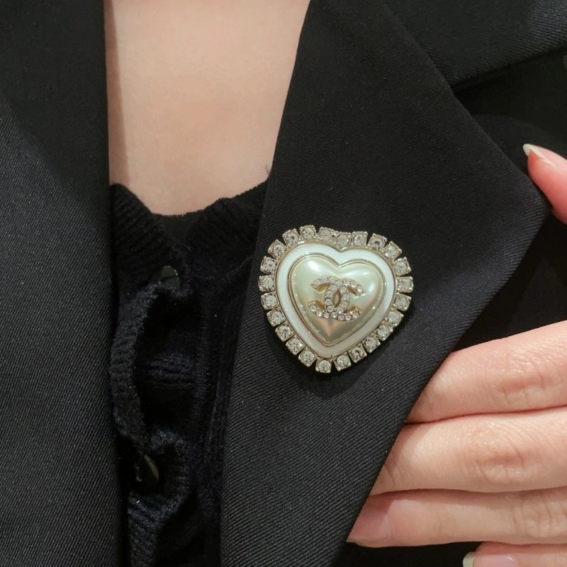 Durable Chanel Brooches 223247