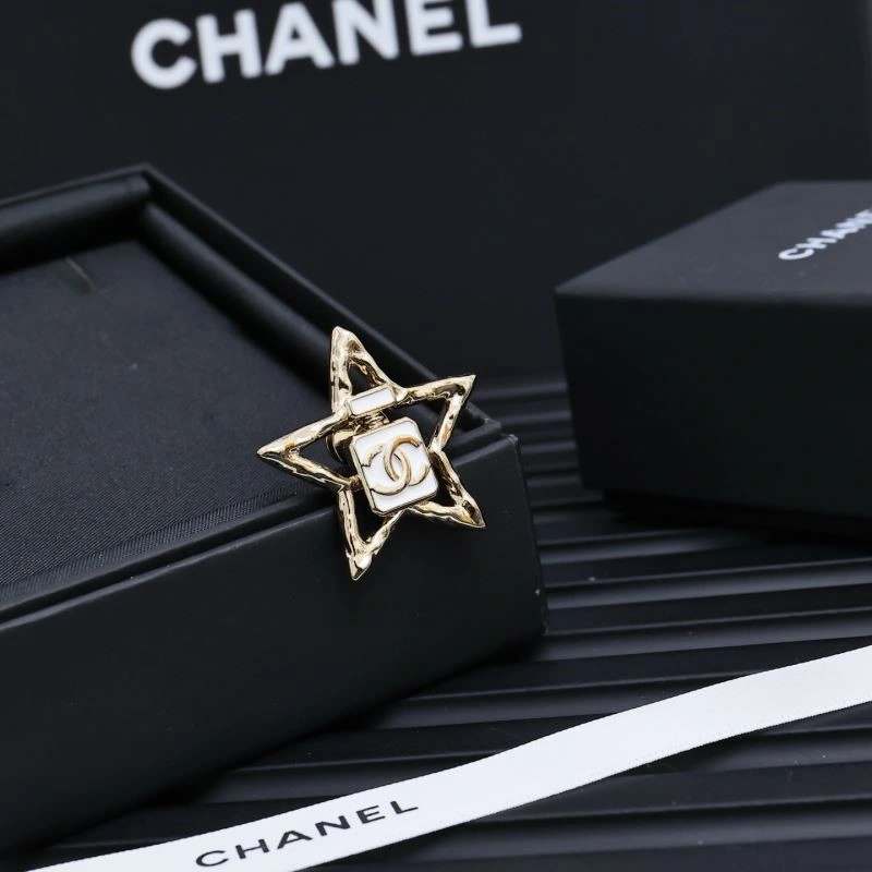 Chanel Brooches Resilient 223124