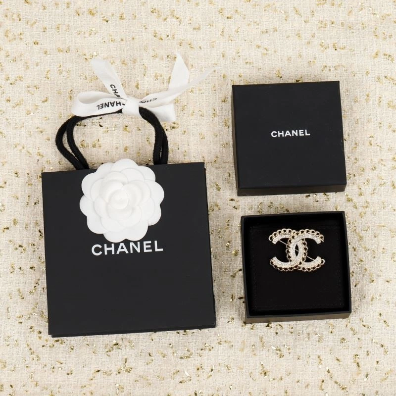 Sporty Chanel Brooches 223109