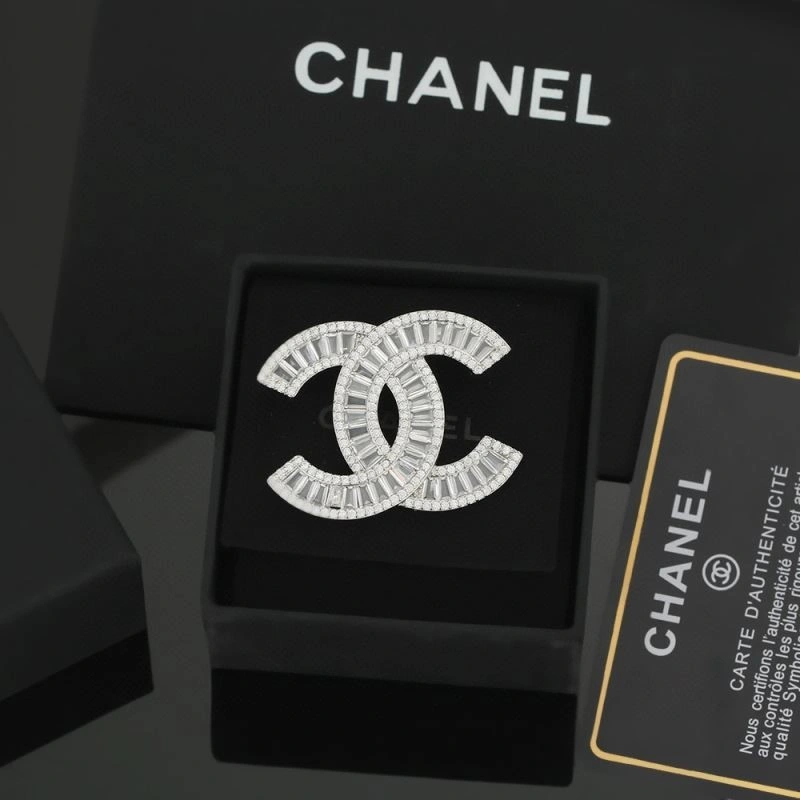 TechFriendly Chanel Brooches 223103