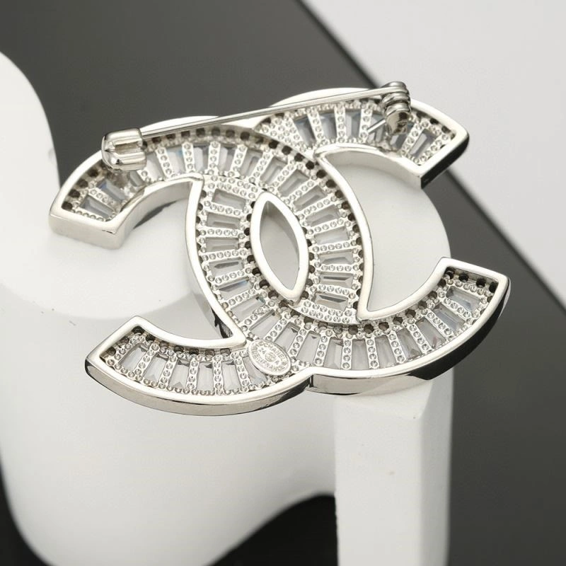 TechFriendly Chanel Brooches 223103