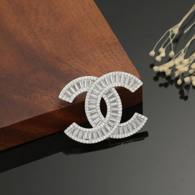 TechFriendly Chanel Brooches 223103