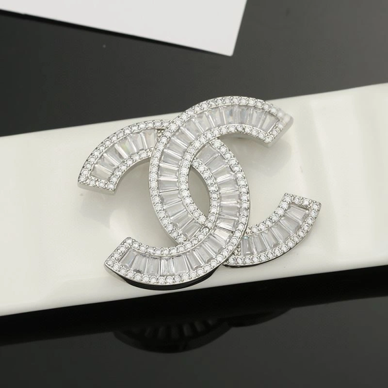 TechFriendly Chanel Brooches 223103