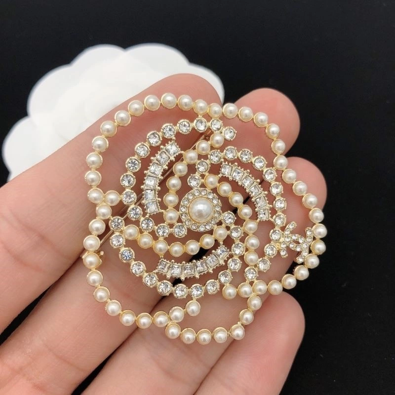 Packable Chanel Brooches 223112