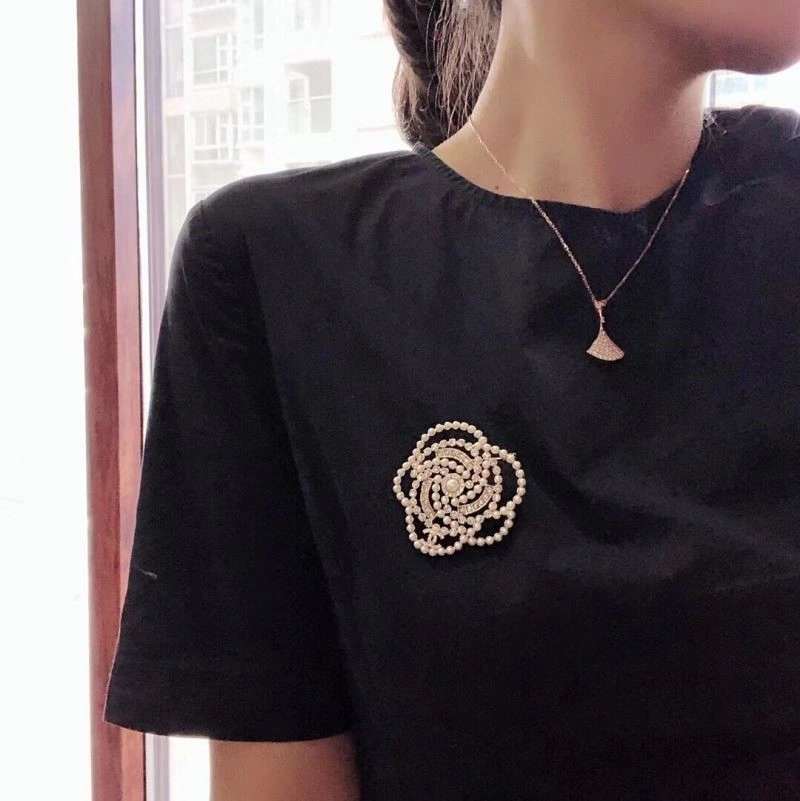 Packable Chanel Brooches 223112