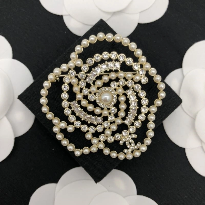 Packable Chanel Brooches 223112