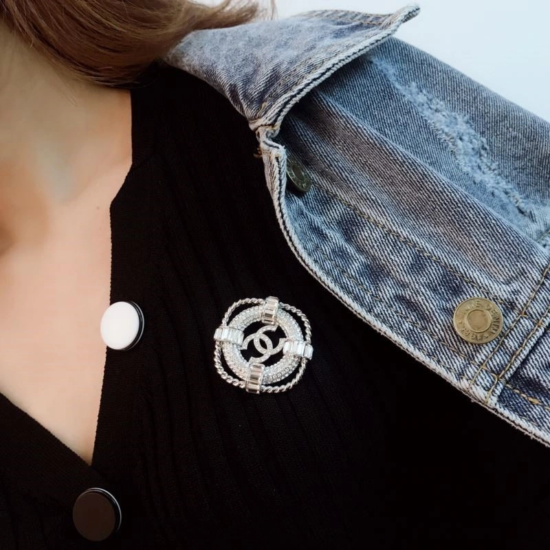 SmoothTexture Chanel Brooches 223092