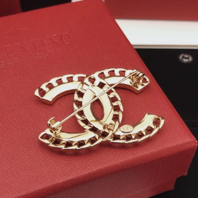 Contemporary Chanel Brooches 223085