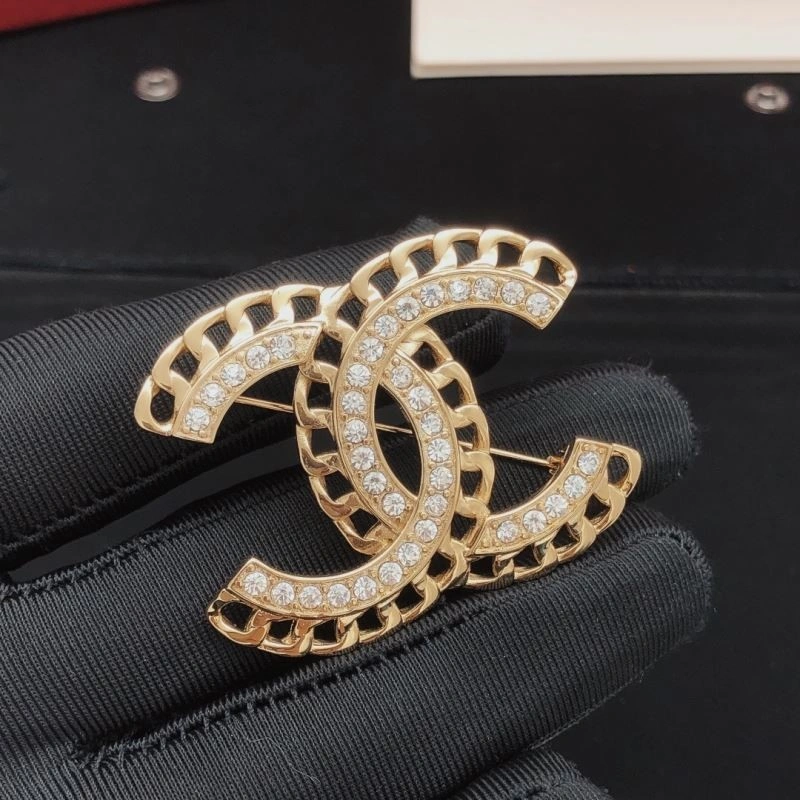 Contemporary Chanel Brooches 223085