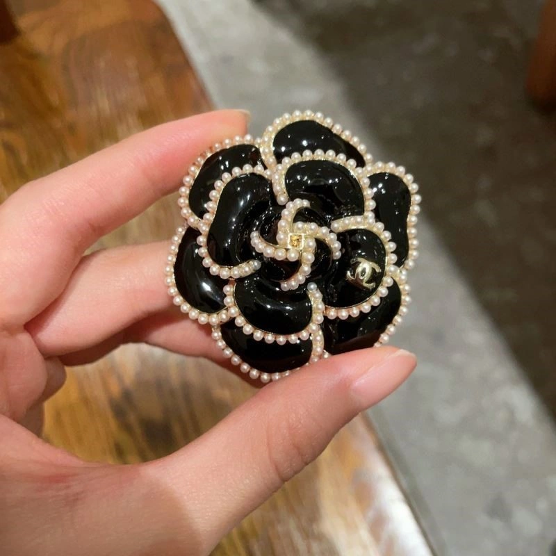 MultiPurpose Chanel Brooches 223091