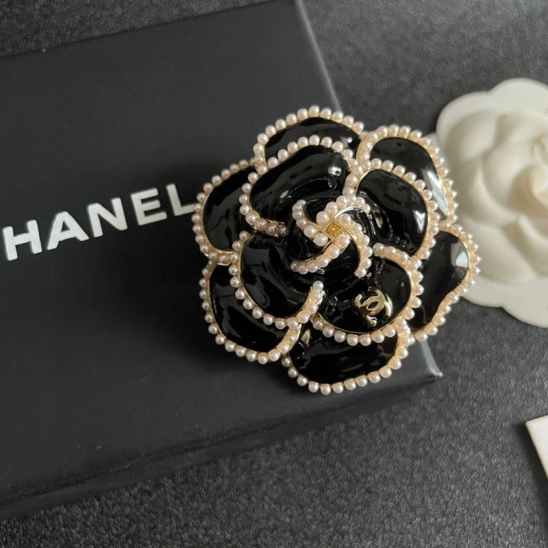 MultiPurpose Chanel Brooches 223091