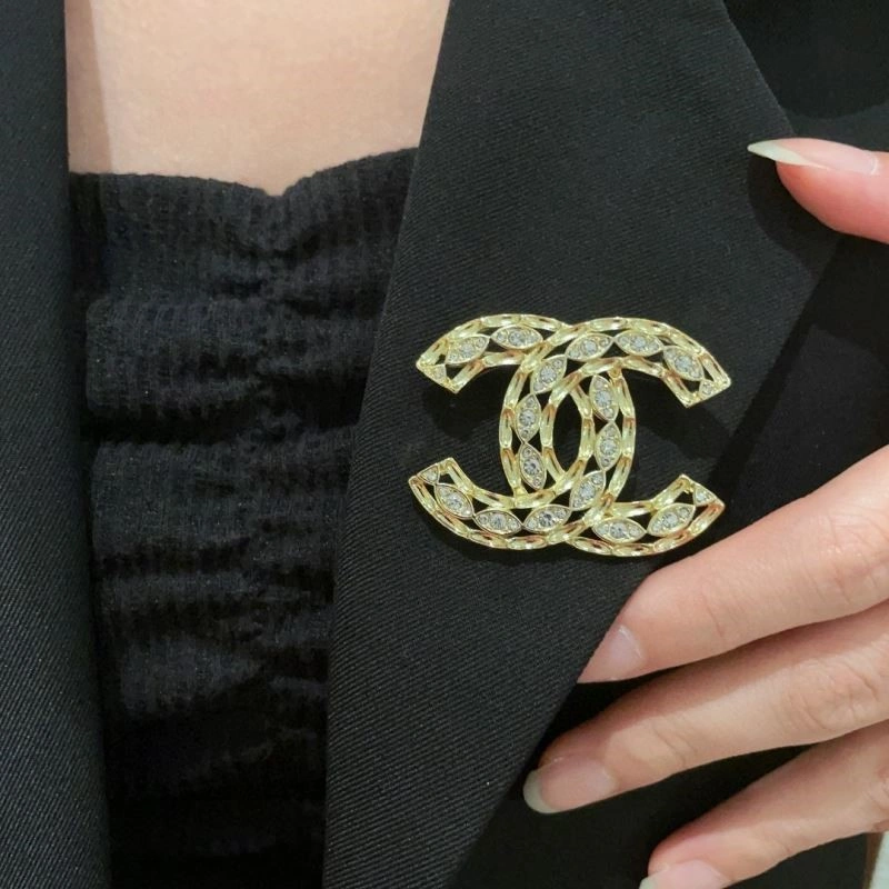 Chanel Brooches Sporty 221937