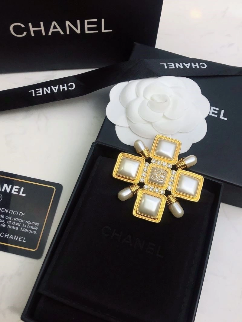 Chanel Brooches Sleek 221935