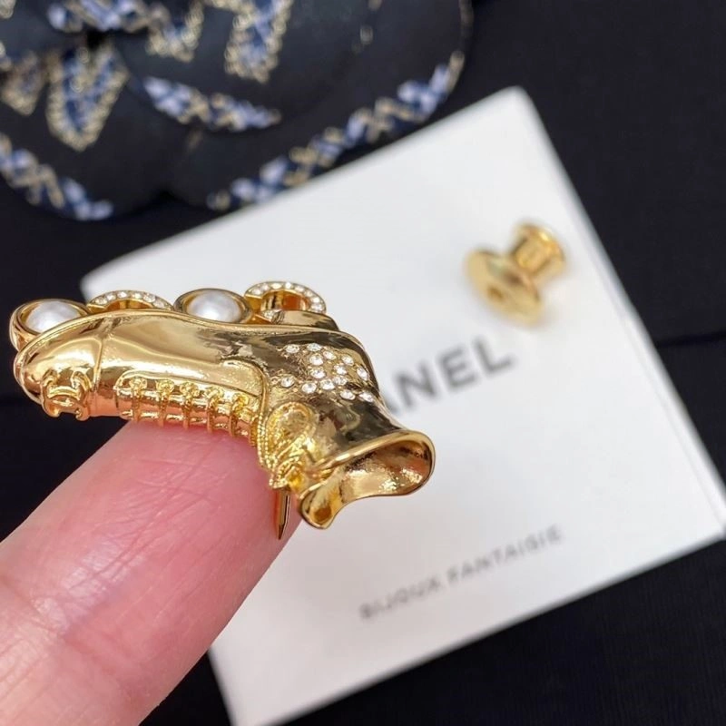 Chanel Brooches Trendsetting 221930