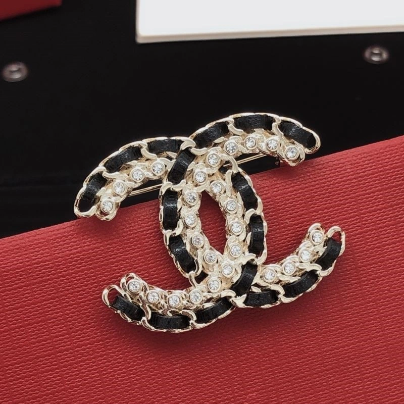 Resilient Chanel Brooches 221921