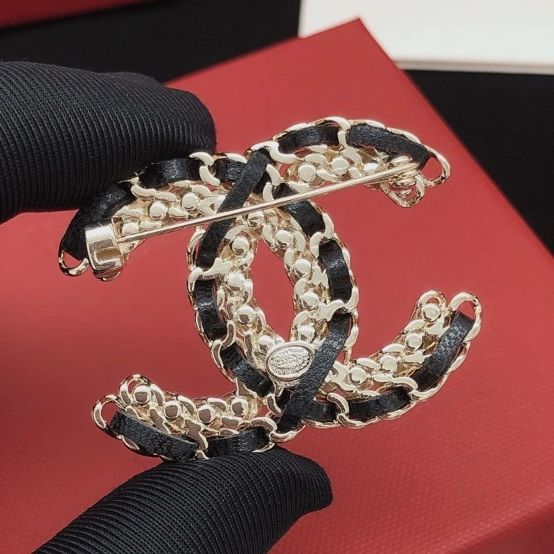 Resilient Chanel Brooches 221921