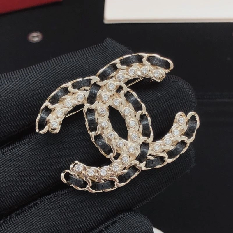 Resilient Chanel Brooches 221921