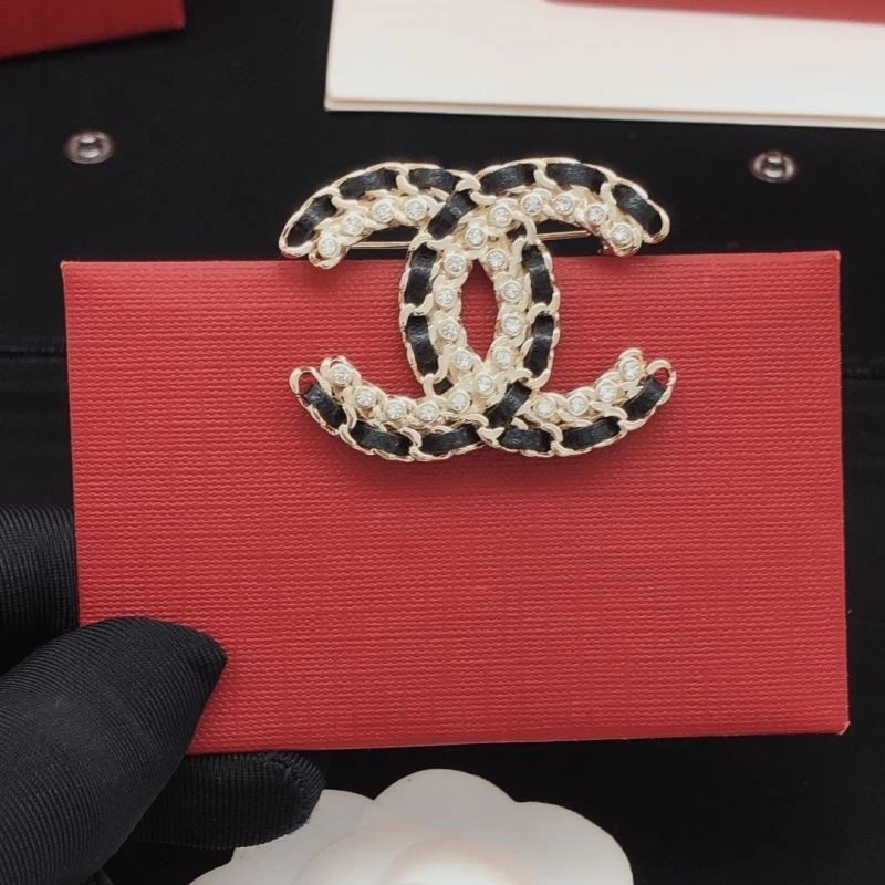 Resilient Chanel Brooches 221921