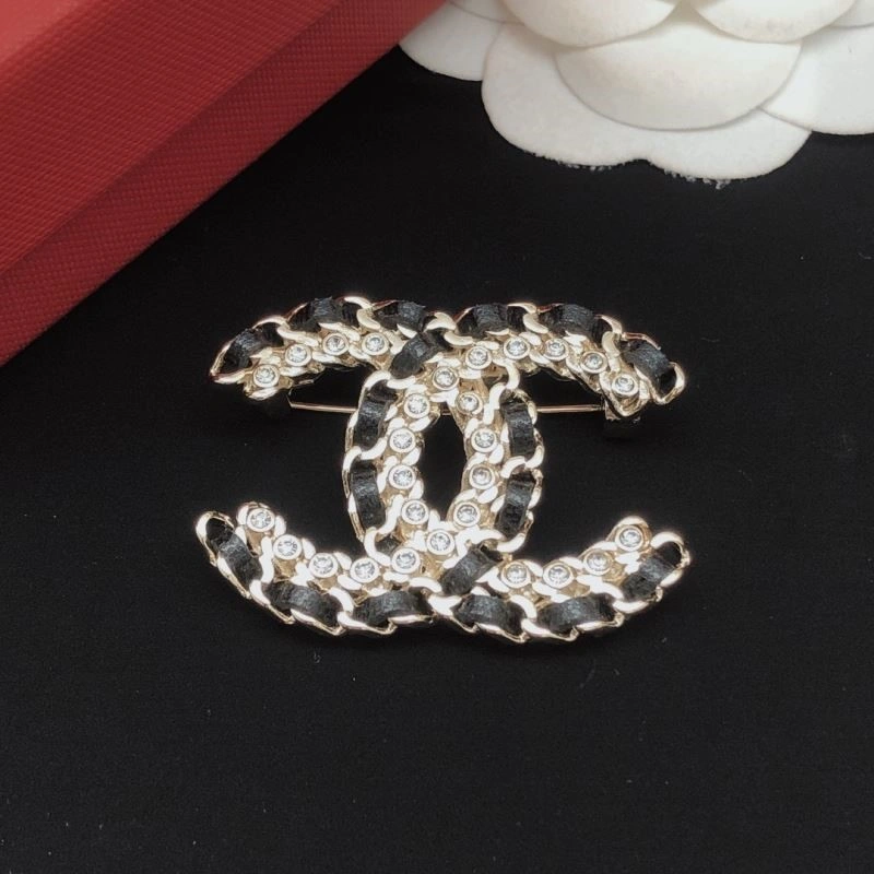 Resilient Chanel Brooches 221921