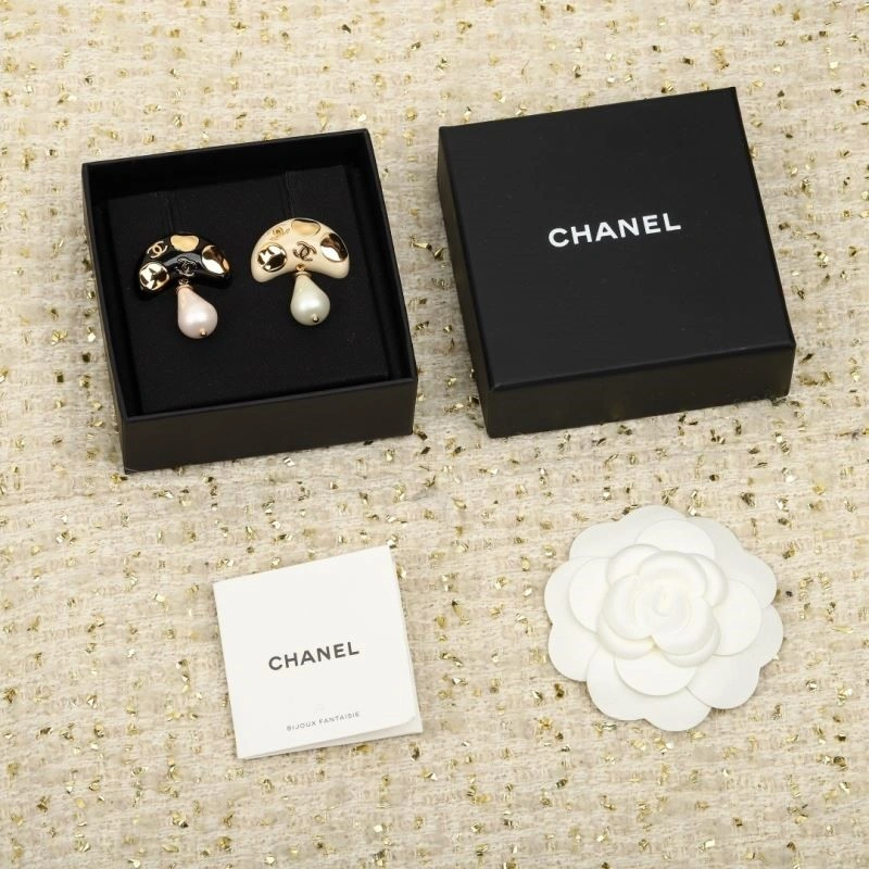 Chanel Brooches Functional 221919