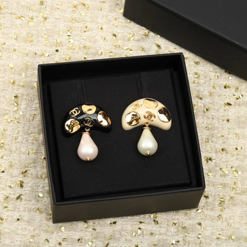 Chanel Brooches Functional 221919